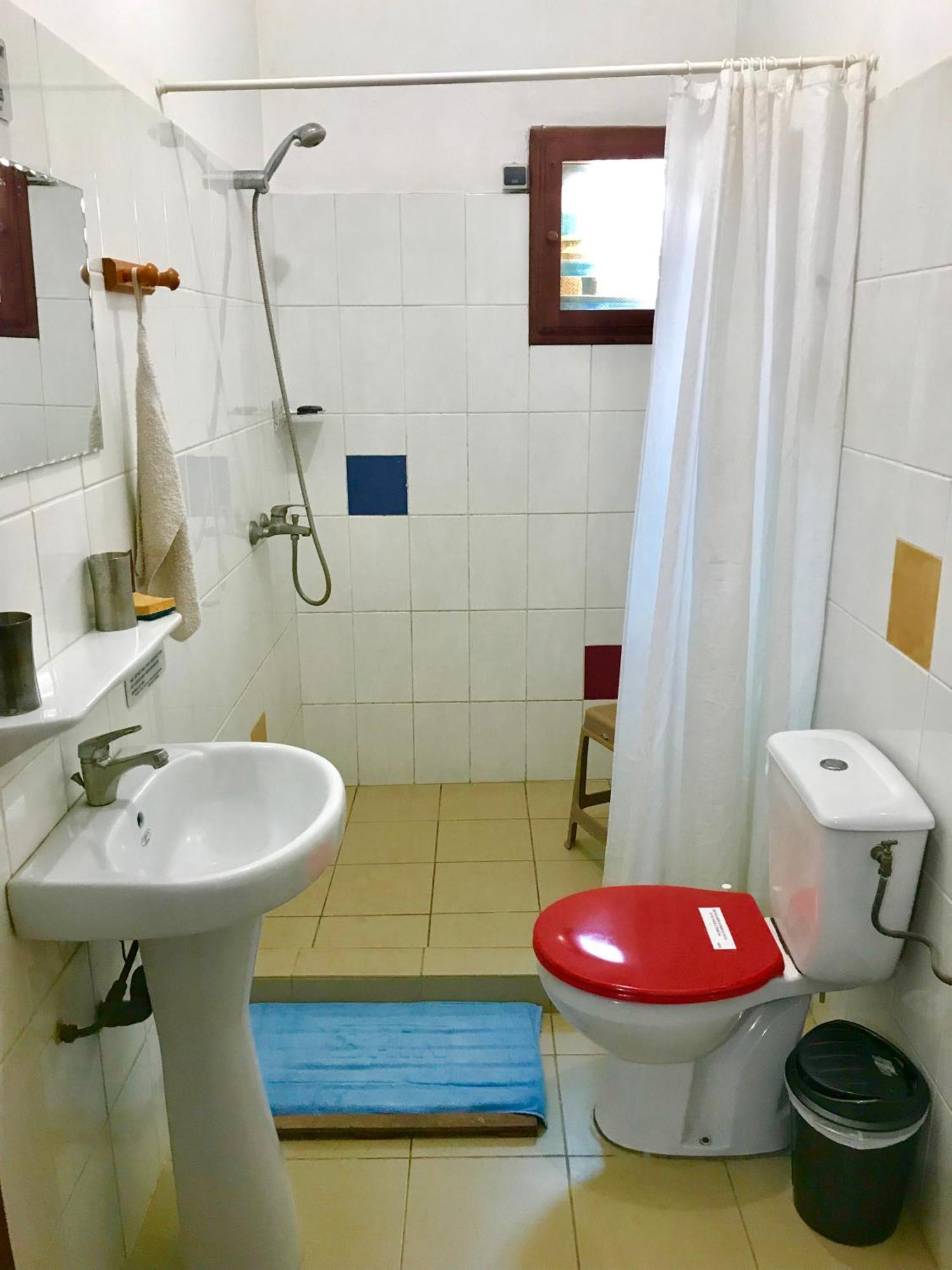 Dodoo Lodge Cotonou Quarto foto
